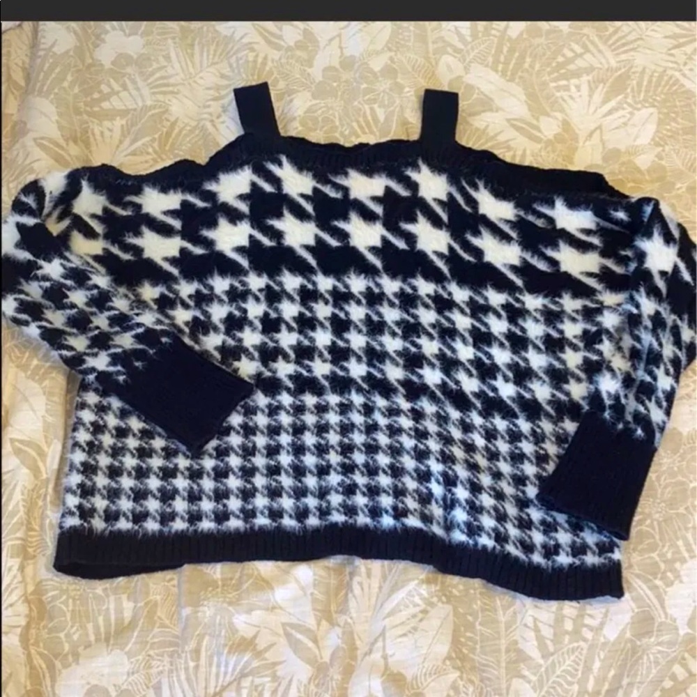 Fluffy EXPRESS brand shoulder sweater! Size Lg